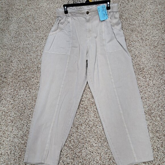 Old Navy Pants - 3817 Size XL/14 Old Navy High Rise Kaki Pants.